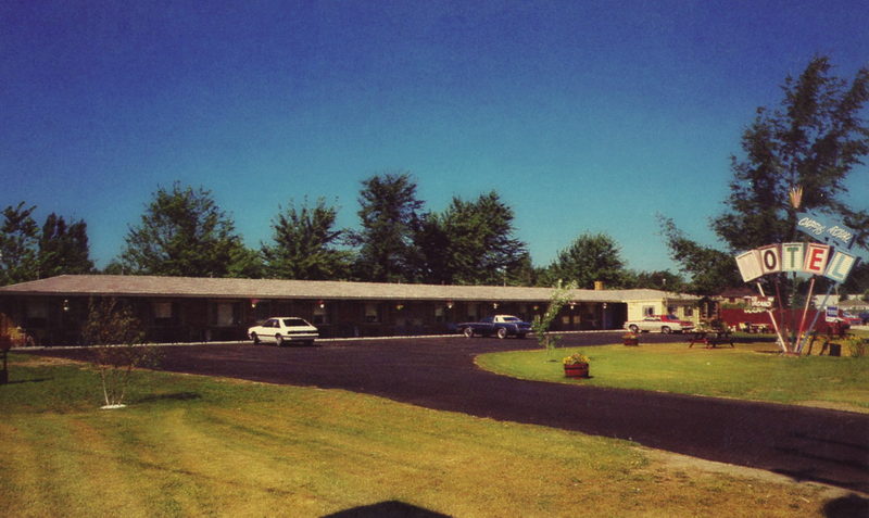 Diesels Motel (Cappys Motel) - Old Postcard